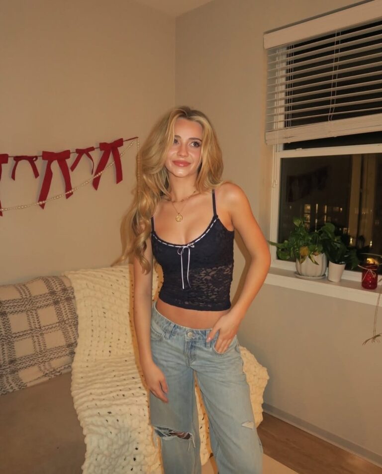 Tess Holloway Age, Height, DOB, Family, Net Worth, and More