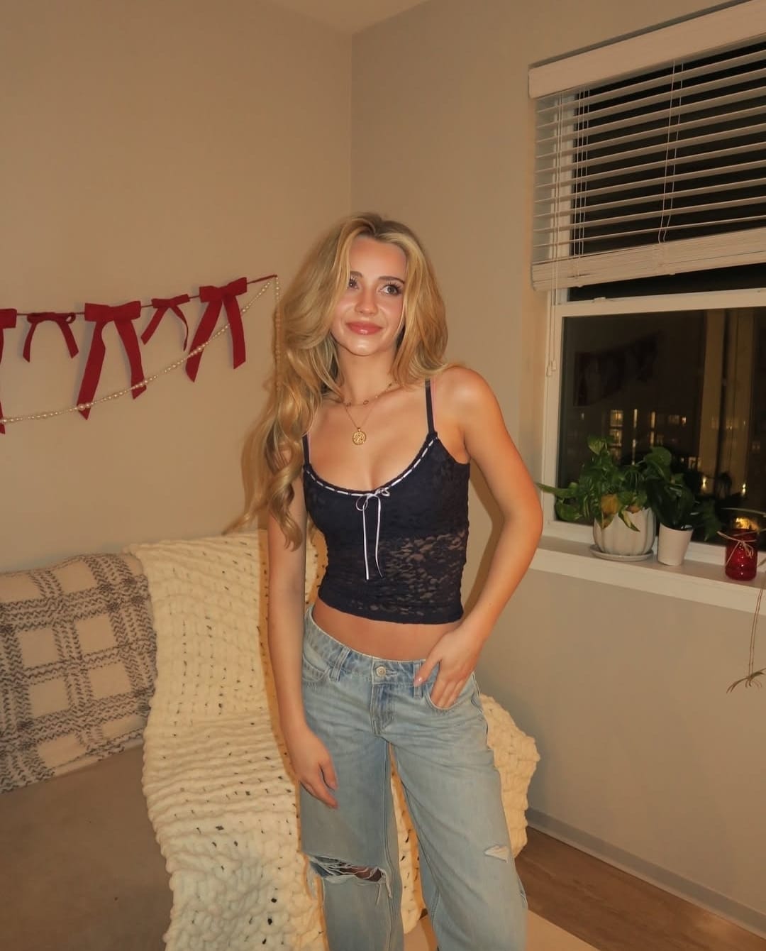 Tess Holloway Age, Height, DOB, Family, Net Worth, and More